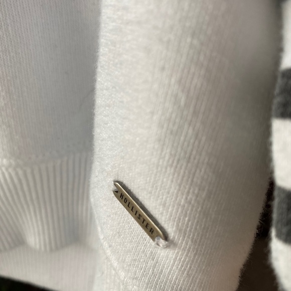 Hollister Cropped Sweater - Picture 5 of 5